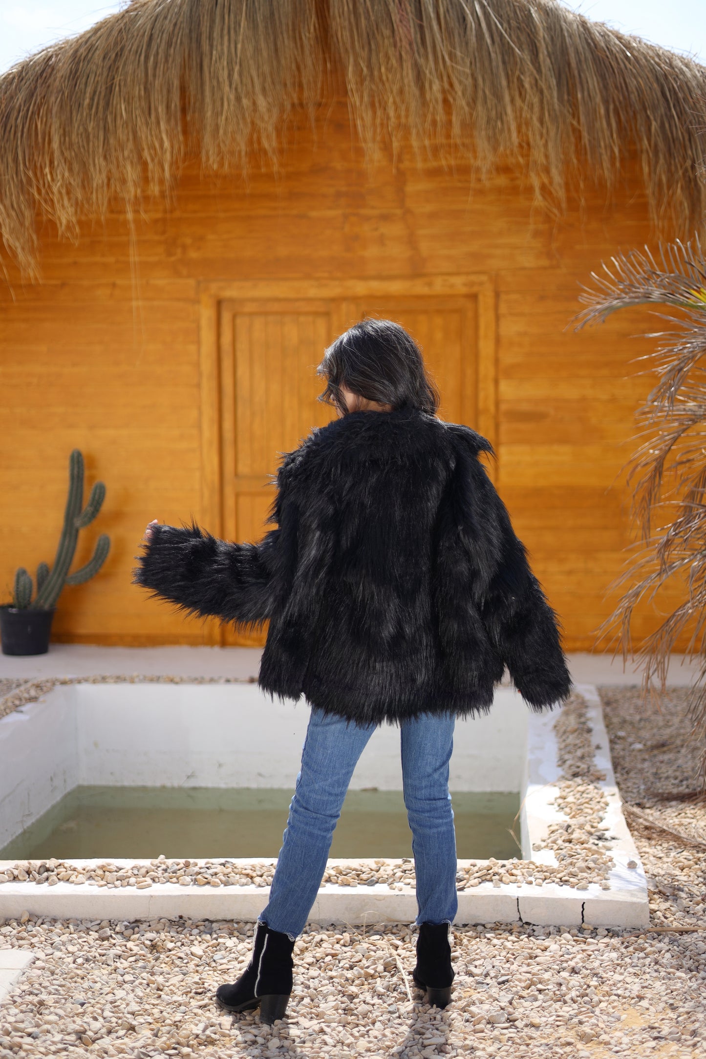 Valencía Faux Fur Jacket – Black