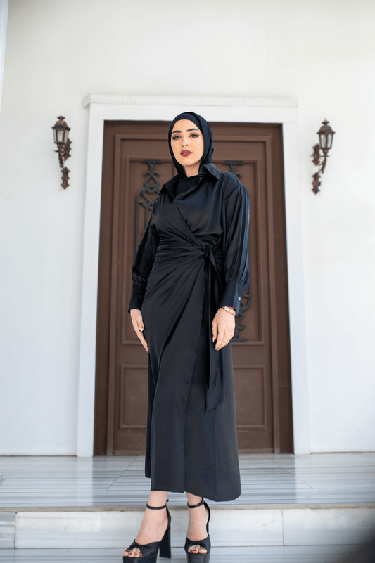 Satin dress with collar - Ornaty